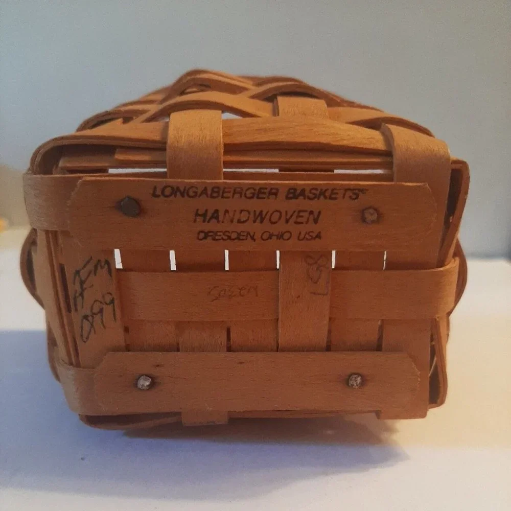 Longaberger Small Wall Pocket Basket 1999? Handwoven 3.5 Inches tall